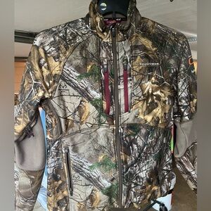 Woman’s Field and Stream smart heat and scent blocker hunting jacket